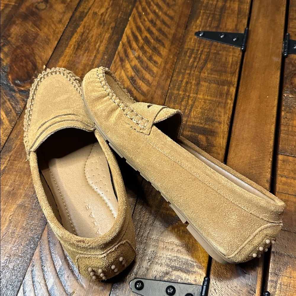 Tahari Tan Suede Driving Moccasins Loafers